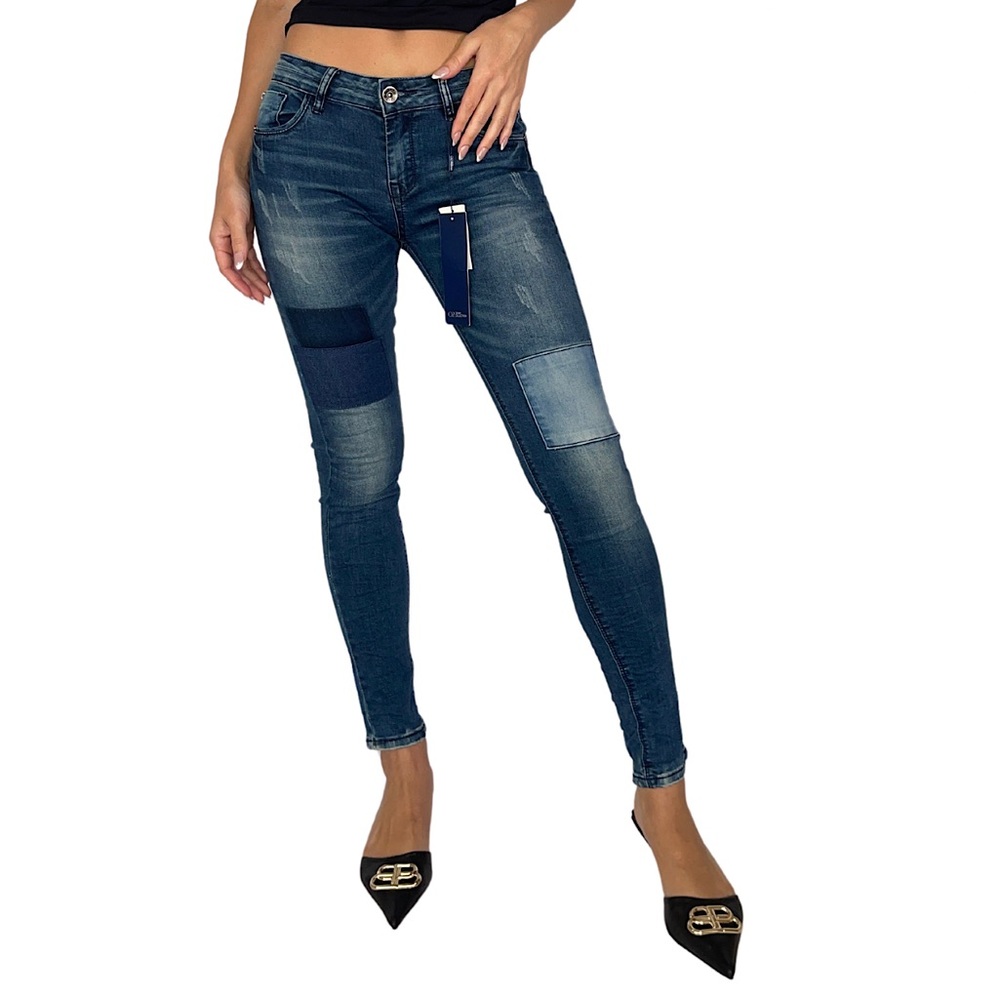Q2 Denim Collection Blue Jeans NWT
